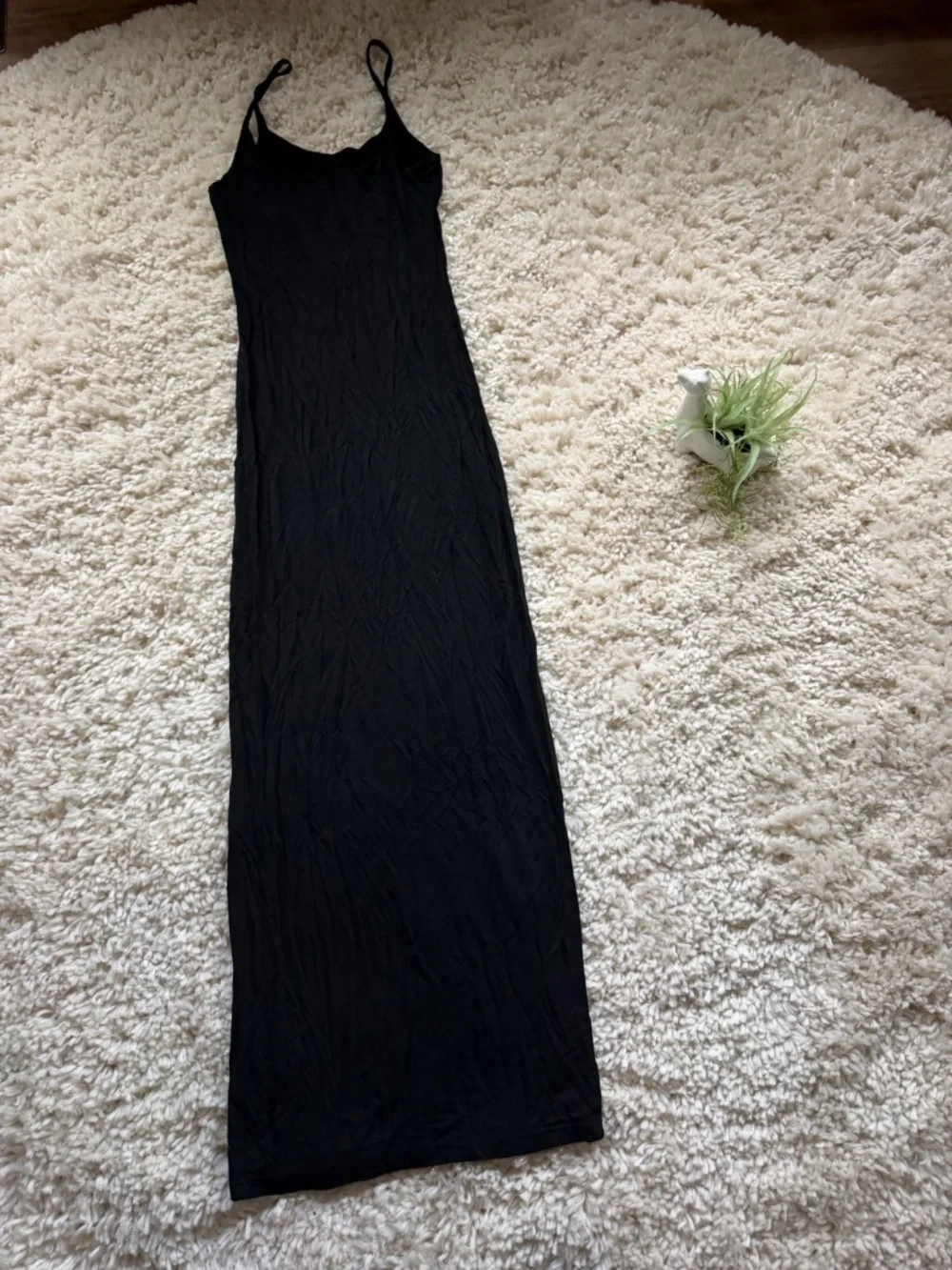 Minimal Sleek Black Maxi Slip Dress with Adjustable Spaghetti Straps maxi slip d - Picture 3 of 4